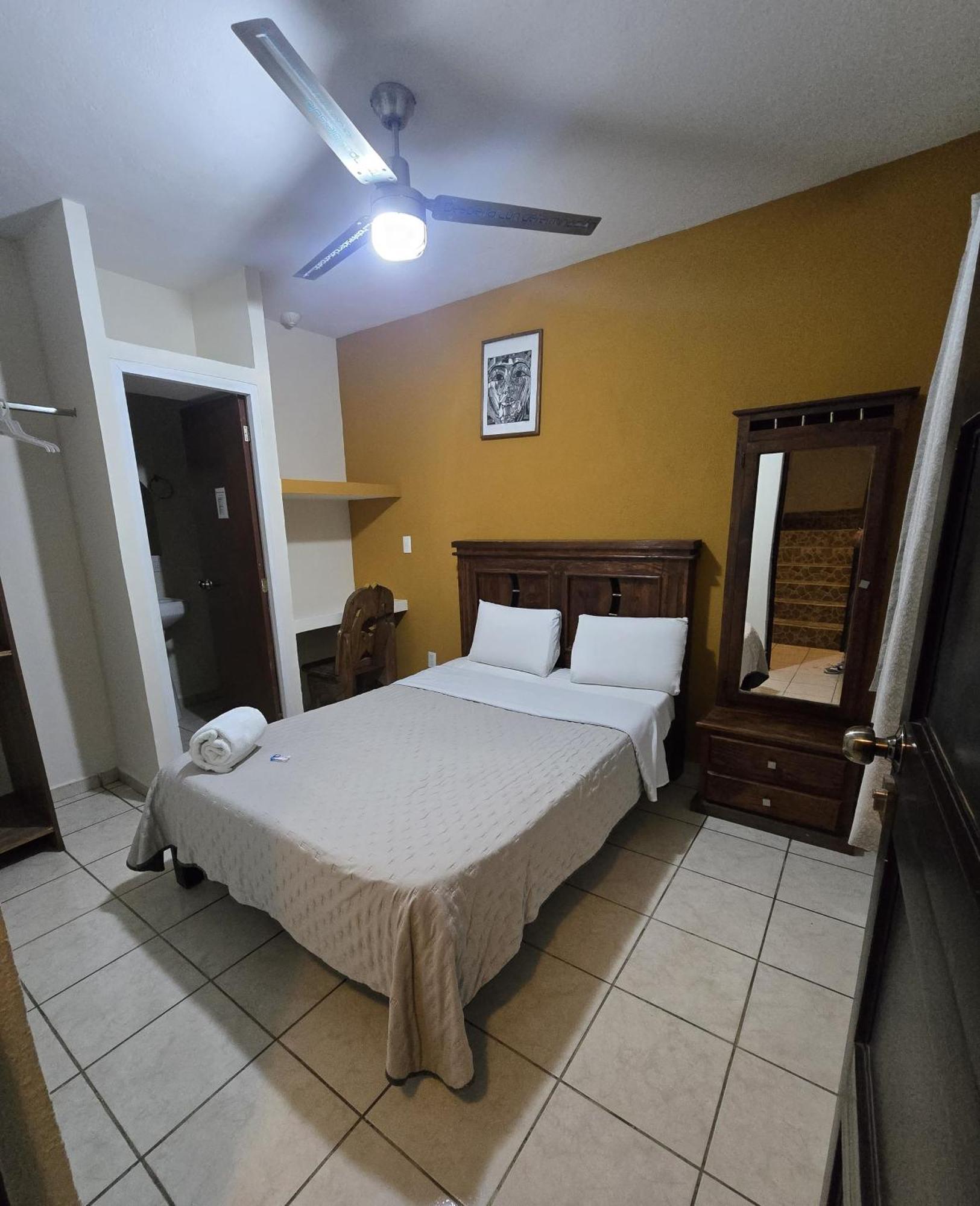 Residencia San Pablo Hostel เกเรตาโร ภายนอก รูปภาพ